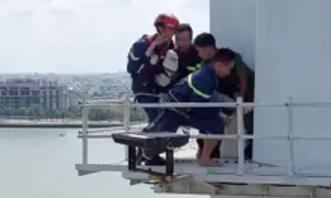 Giải cứu người phụ nữ nhảy xuống sông Hàn