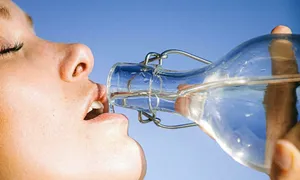 Dấu hiệu cảnh báo cơ thể đang thiếu nước